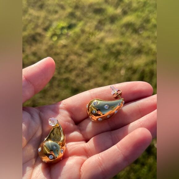 Golden Teardrop Stud Earrings with Crystals. Bloggers favourite - Picture 3 of 9